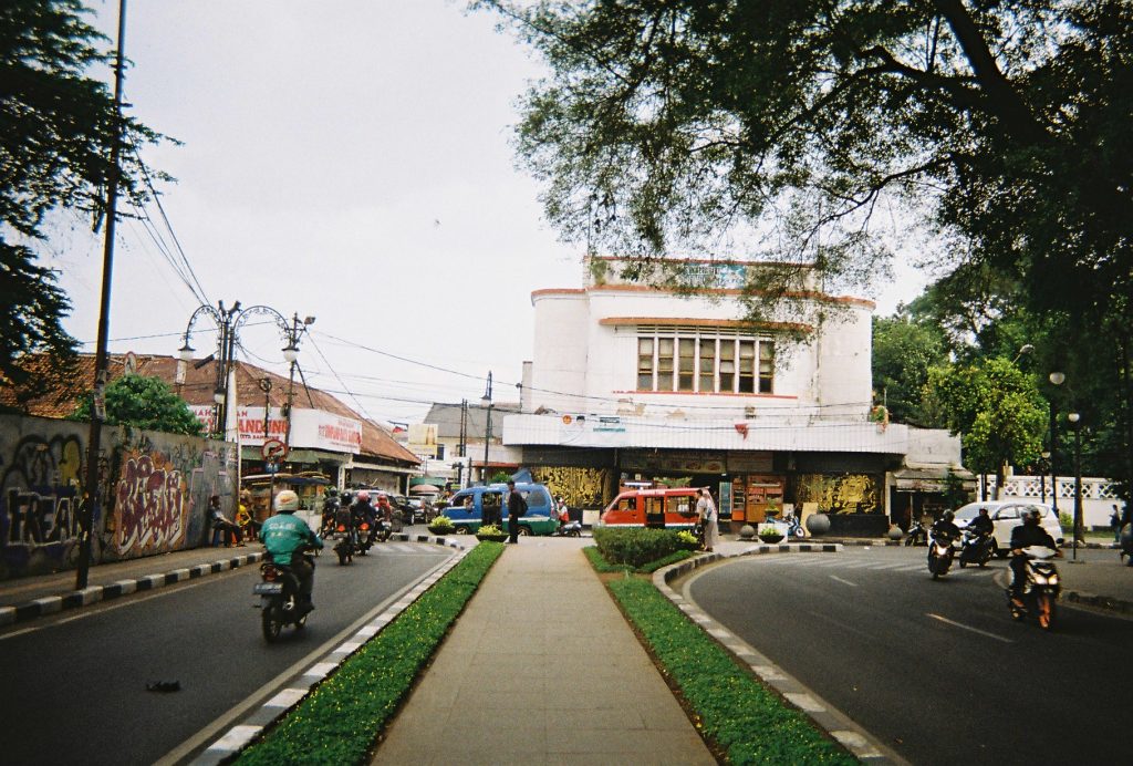 berkenalan dengan Bandung alun alun kota analog kodak color plus